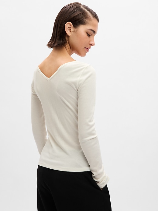 2 of 8 showing, with the color new off white of product Mini Rib V-Neck T-Shirt