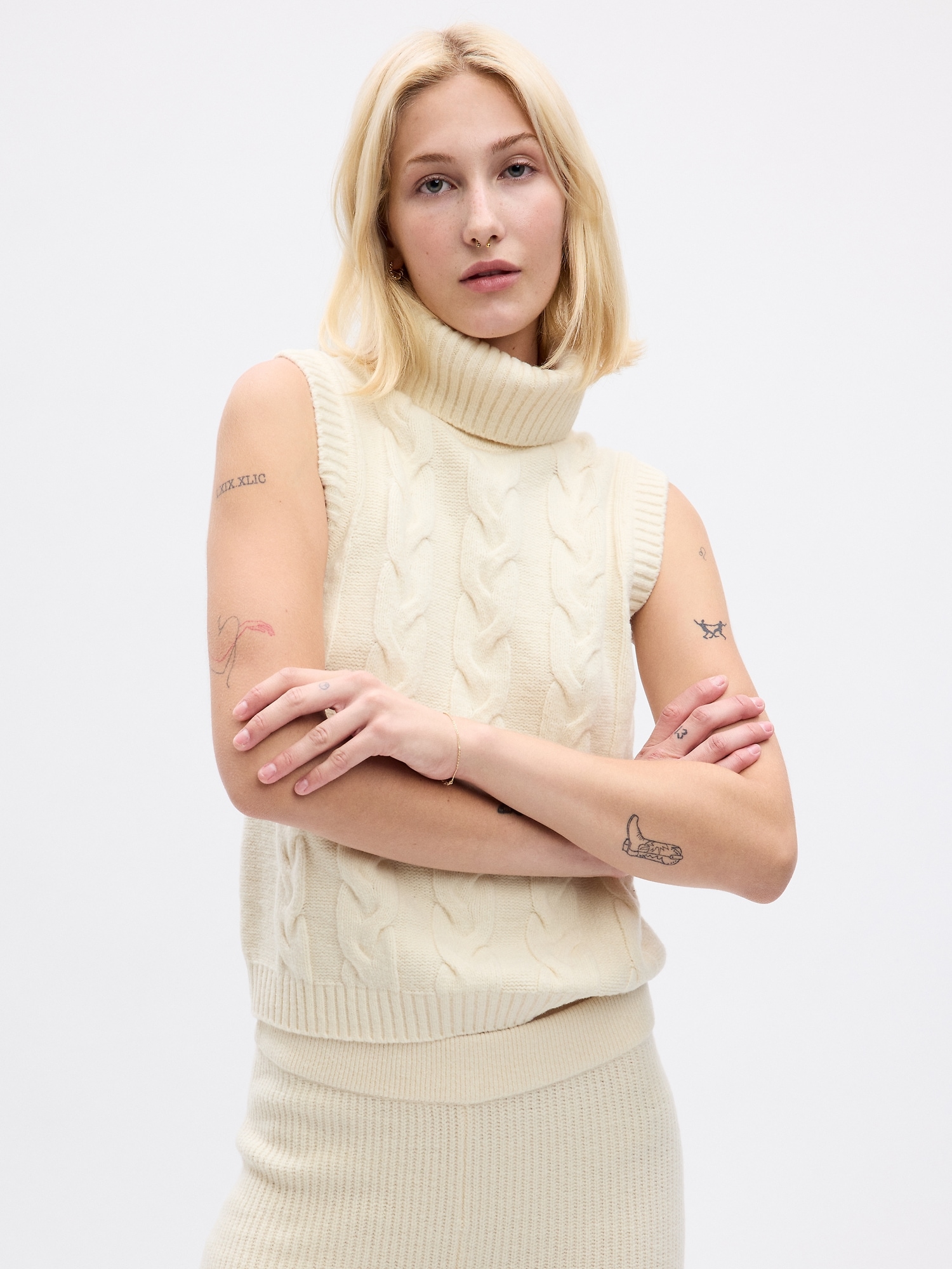 CashSoft Cable-Knit Turtleneck Sweater Tank