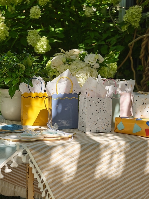 Image number 3 showing, Ma Fete Signature Gift Bags 8 Pack