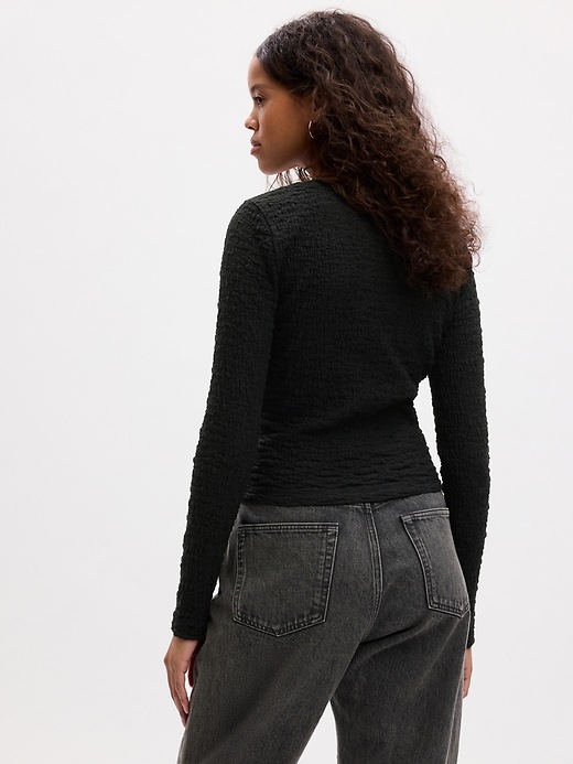 2 of 8 showing, with the color black of product Cropped Pucker T-Shirt
