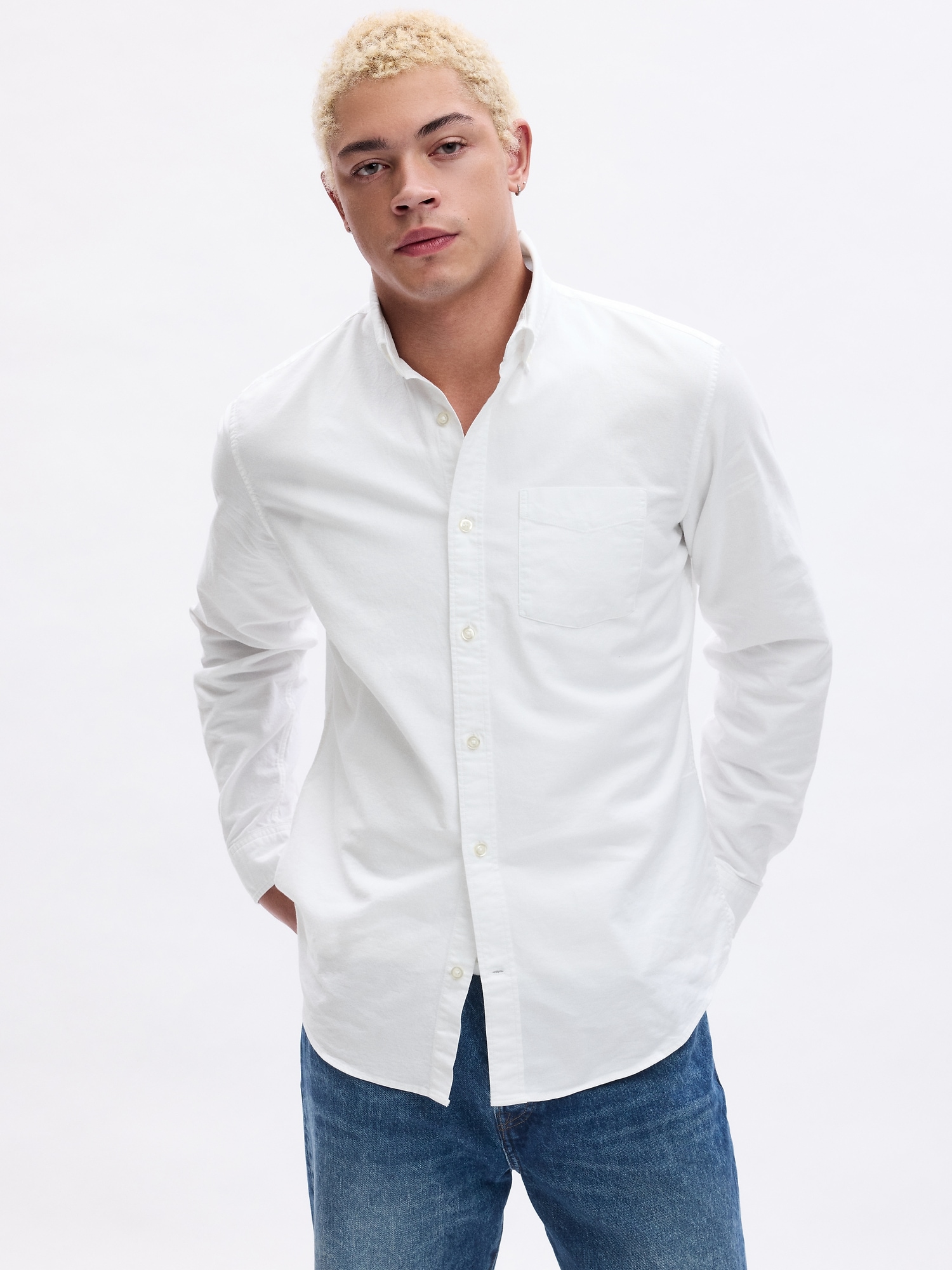 Gap Classic Oxford Shirt in Standard Fit