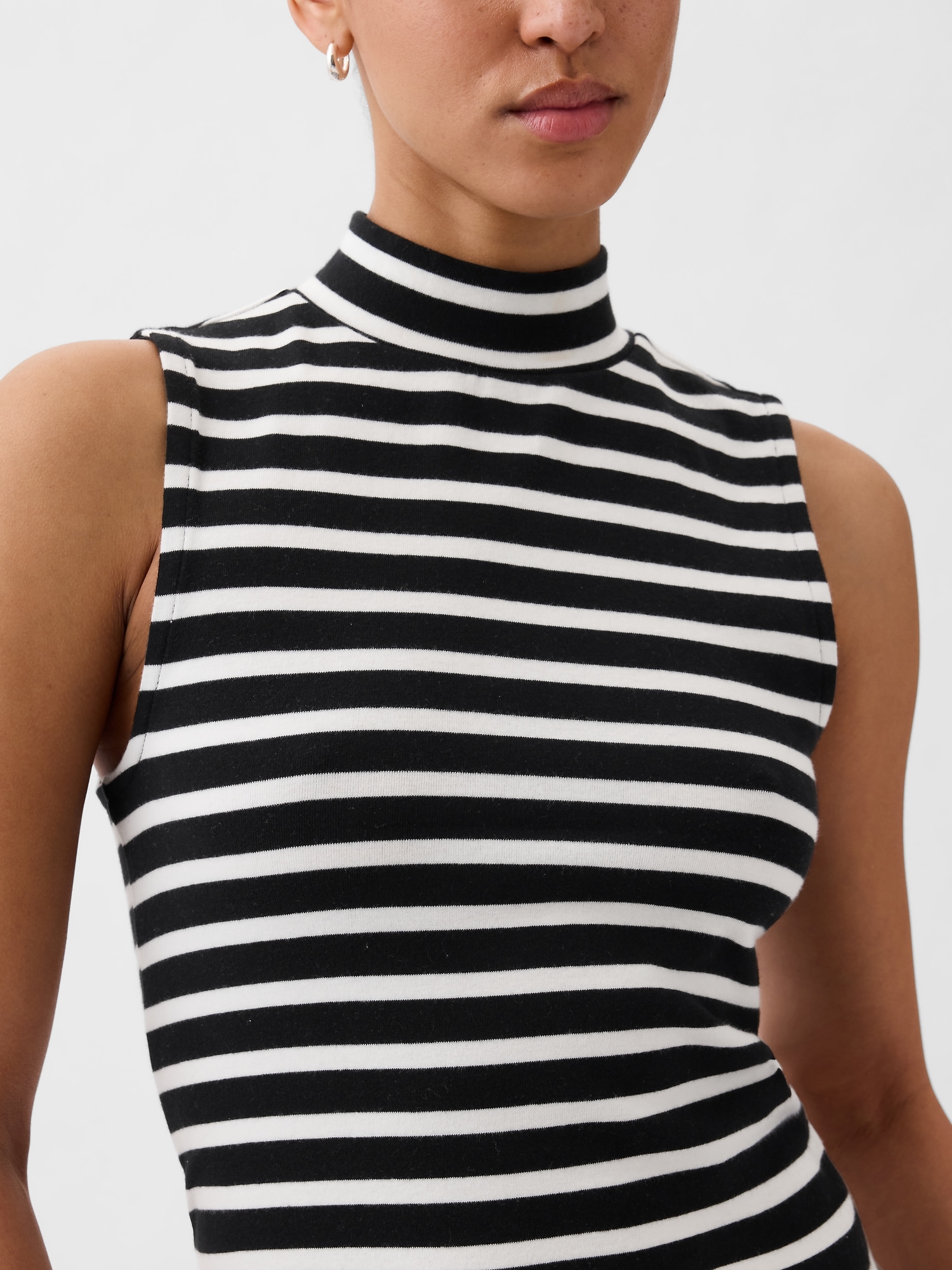gap sleeveless turtleneck