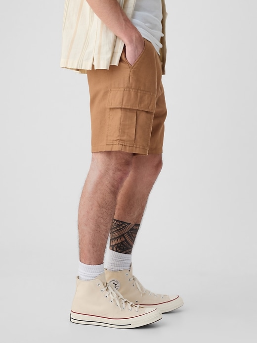 Image number 4 showing, 8" Linen-Cotton Cargo Shorts