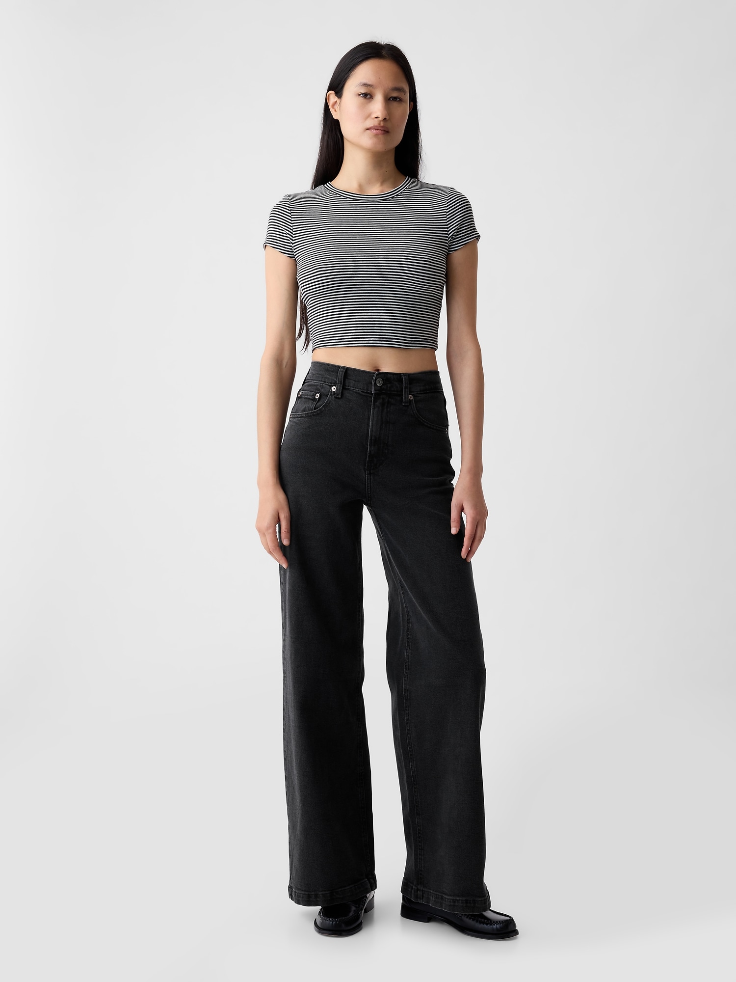 High-waist denims with white bubble croptop