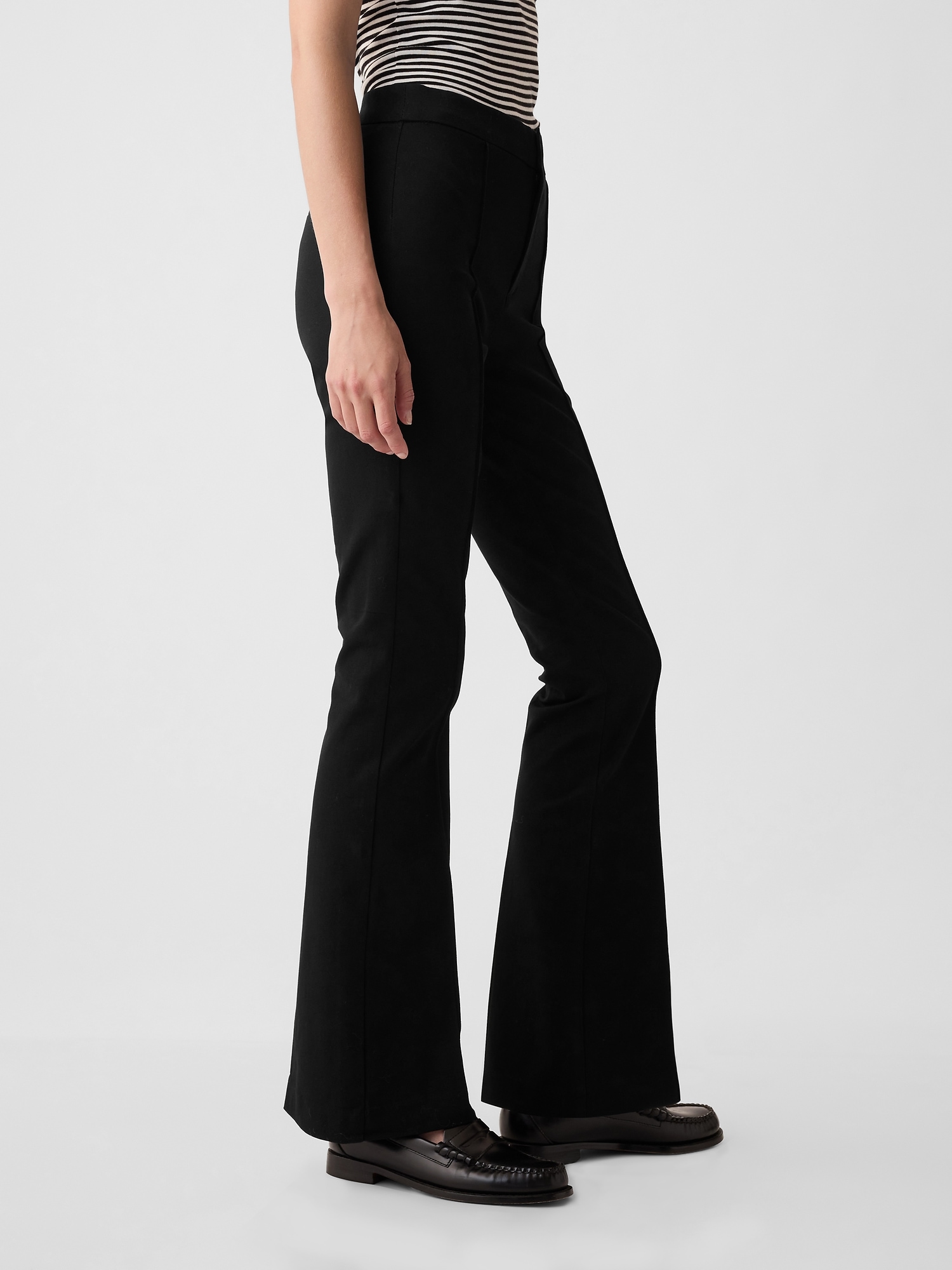 Женские брюки Gap High Rise BiStretch Flare, цвет: Чёрный — фото 3