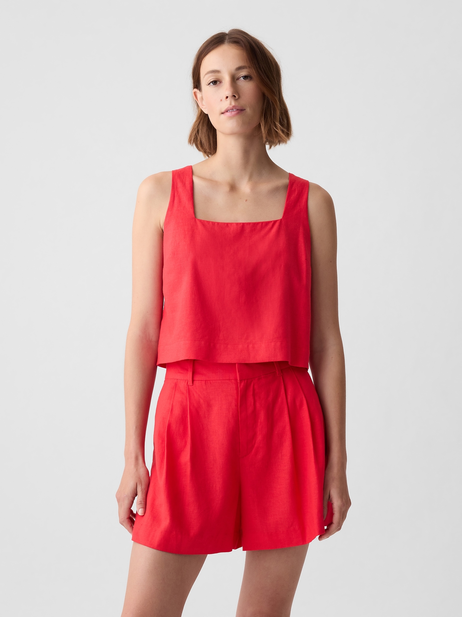 Shop Gap Linen-blend Button-back Cropped Tank Top In Slipper Red