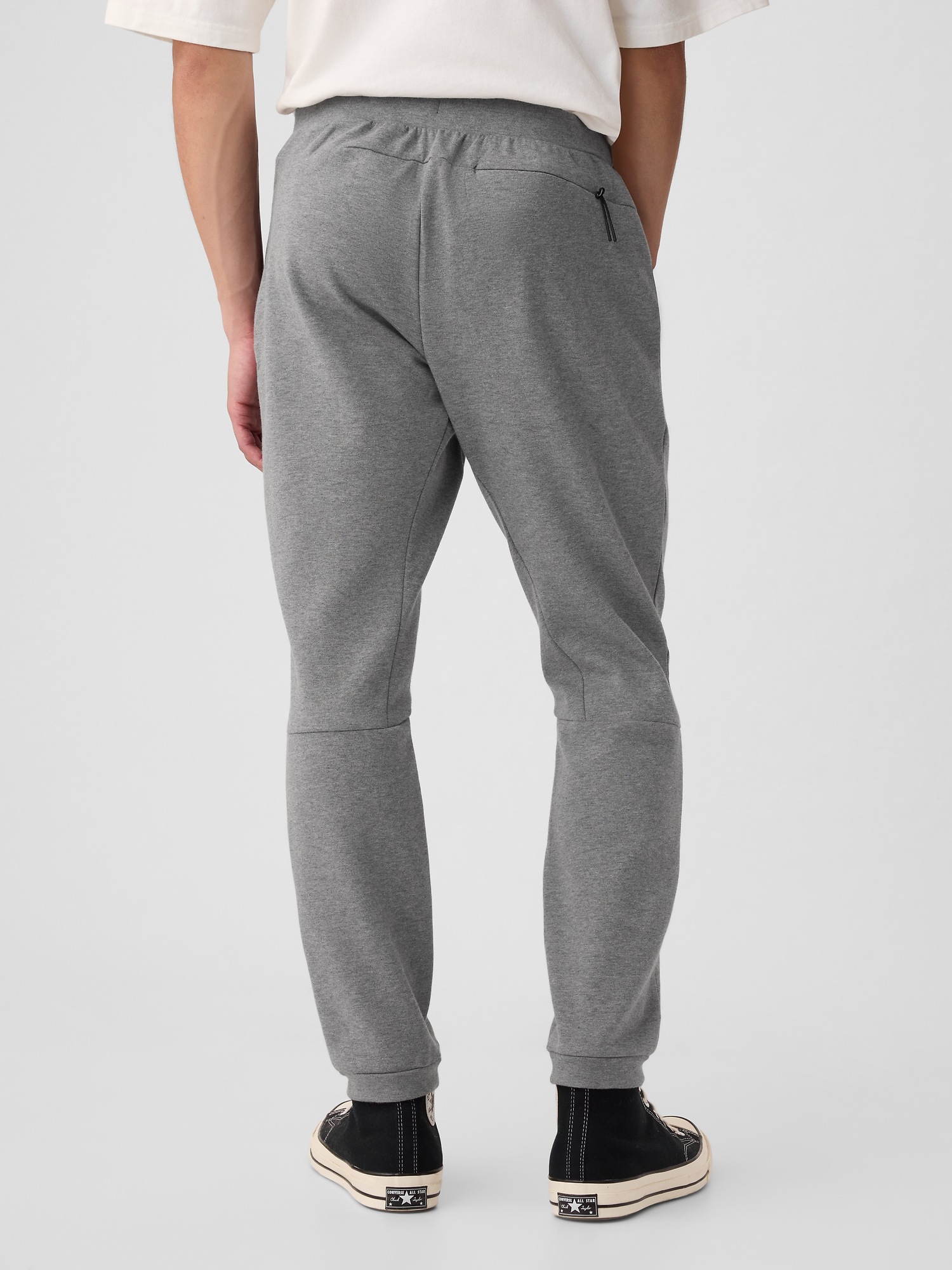 Мужские брюки Gap GapFit Tech Slim Joggers — фото 2