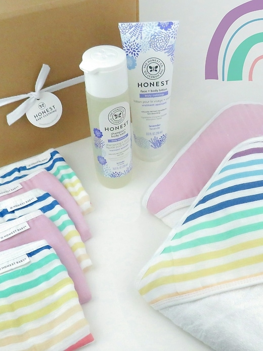 Image number 2 showing, Honest Baby Clothing Bubbles and Cuddles 9 Piece Bath Gift Set