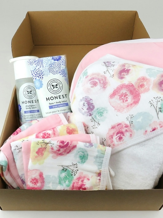 Image number 4 showing, Honest Baby Clothing Bubbles and Cuddles 9 Piece Bath Gift Set