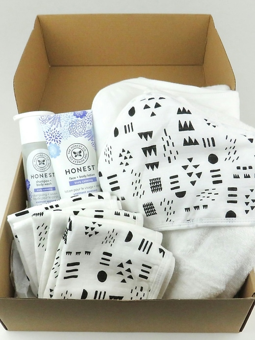 Image number 8 showing, Honest Baby Clothing Bubbles and Cuddles 9 Piece Bath Gift Set