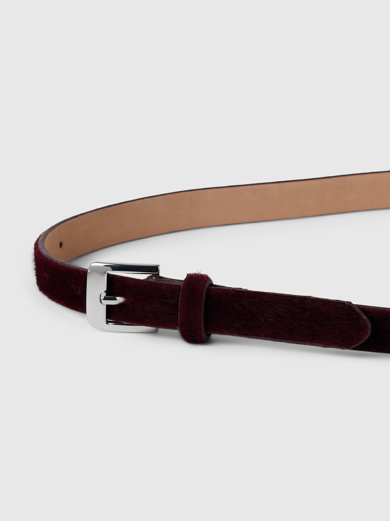 Женский ремень Gap Vegan Calf-Hair Skinny Belt, цвет: Фиолетовый бордовый — фото 2