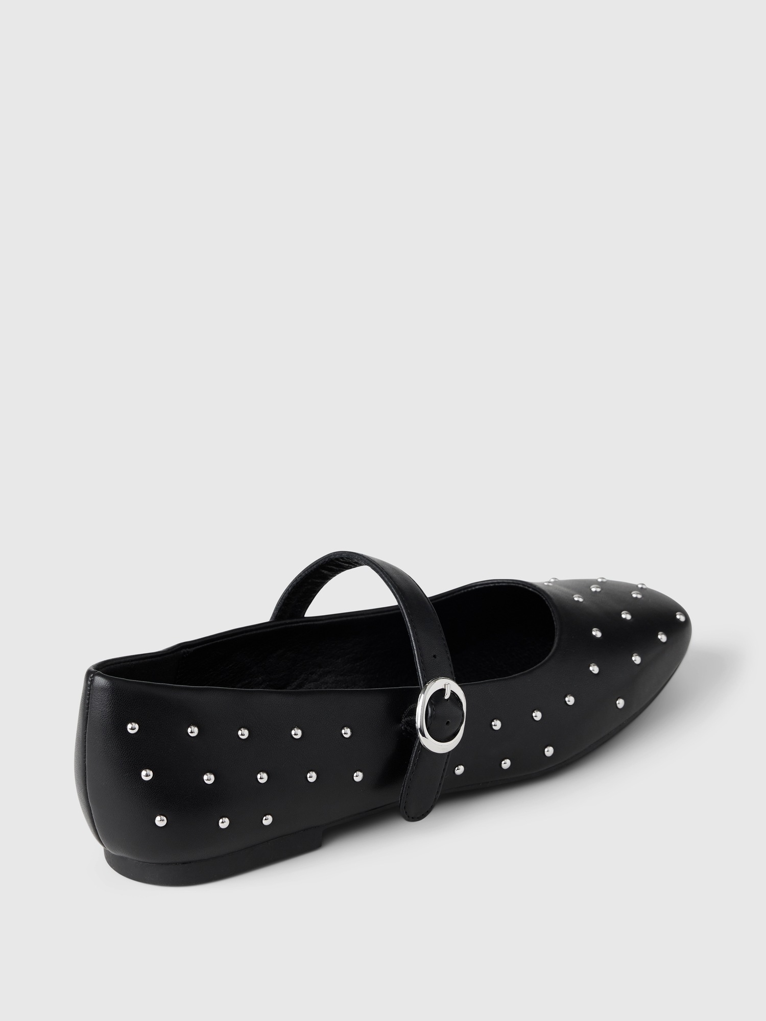 Женские балетки Gap Studded Vegan Leather Ballet Flats, цвет: Насыщенный чёрный — фото 4