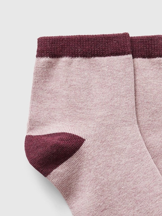 2 of 8 showing, with the color happy pink of product Colorblock Quarter Crew Socks