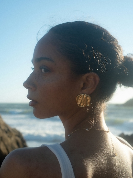 2 of 8 showing, with the color Gold of product Daisy Earrings