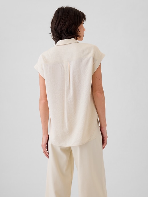 2 of 8 showing, with the color chino beige of product Utility Shirt