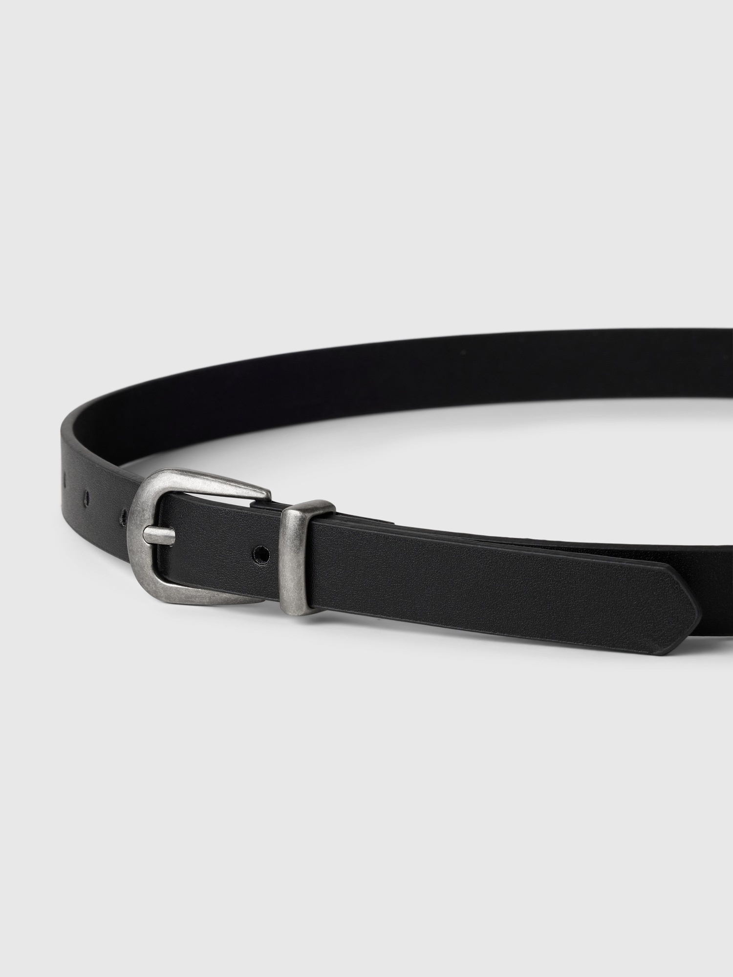 Женский ремень Gap Vegan Leather Thin Western Belt, цвет: Насыщенный чёрный — фото 2