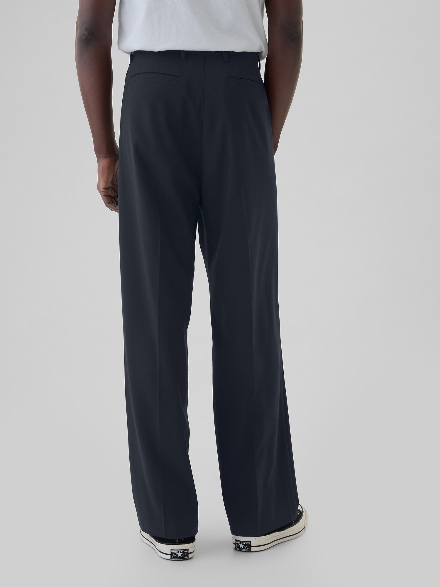 Men s 365 Relaxed Pleated Trousers by Gap True Black Size 29W