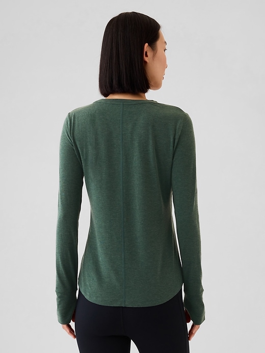 2 of 8 showing, with the color essex green of product GapFit Breathe T-Shirt