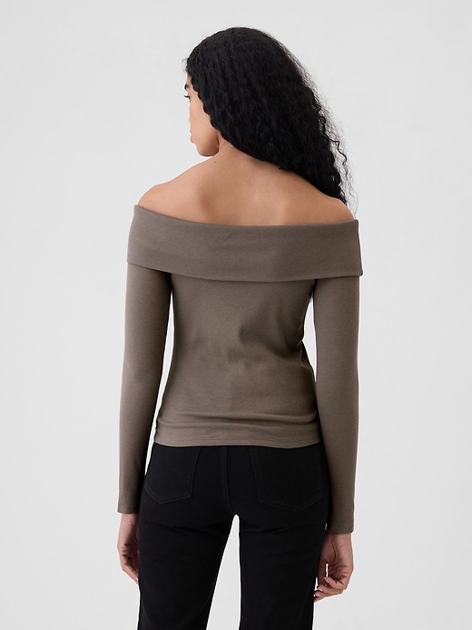 2 of 8 showing, with the color plymouth rock brown of product Modern Rib Off-Shoulder Cropped Top