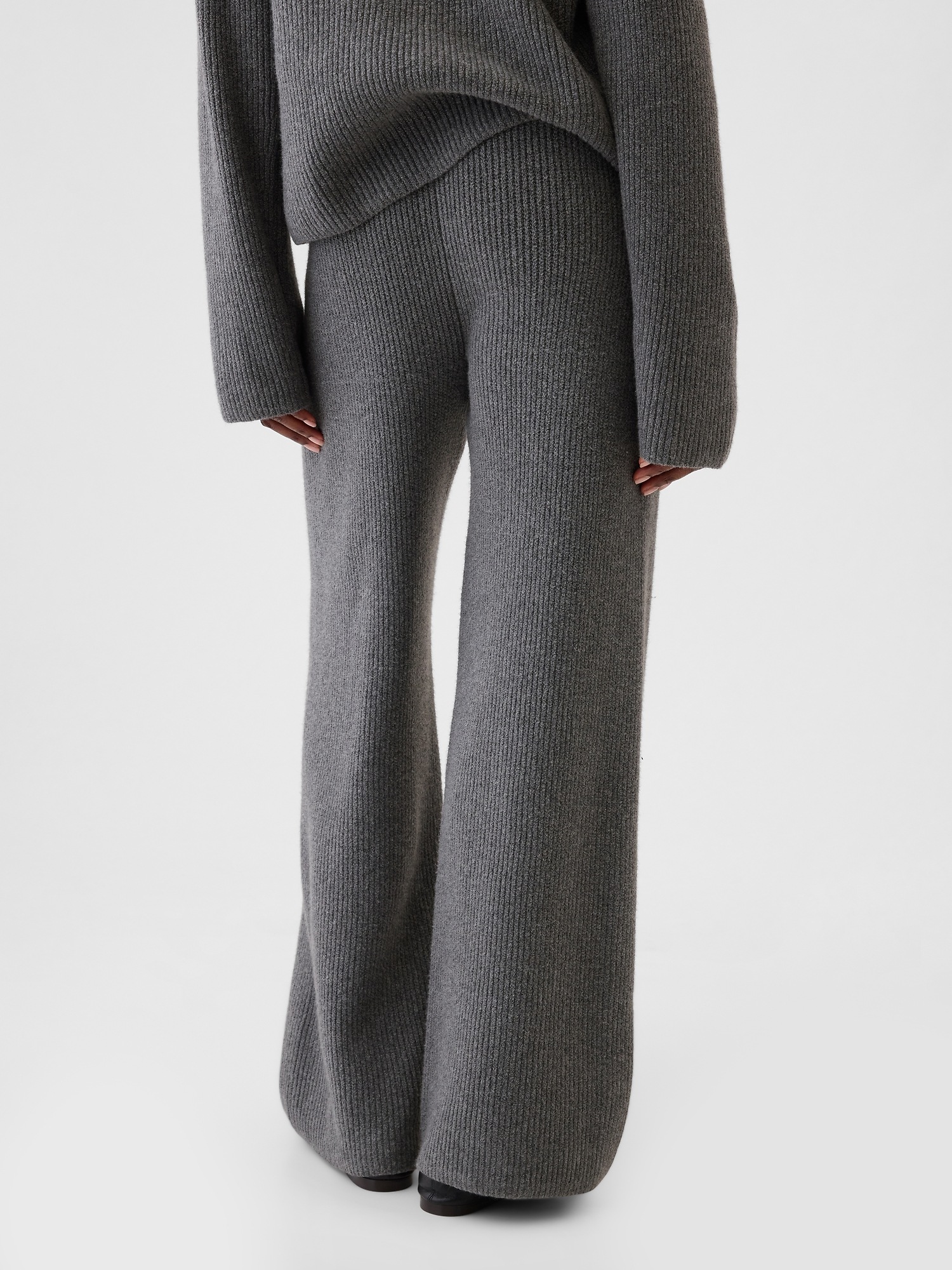 Женские брюки Gap CashSoft Shaker-Stitch Sweater Pants, цвет: Угольный серый — фото 4