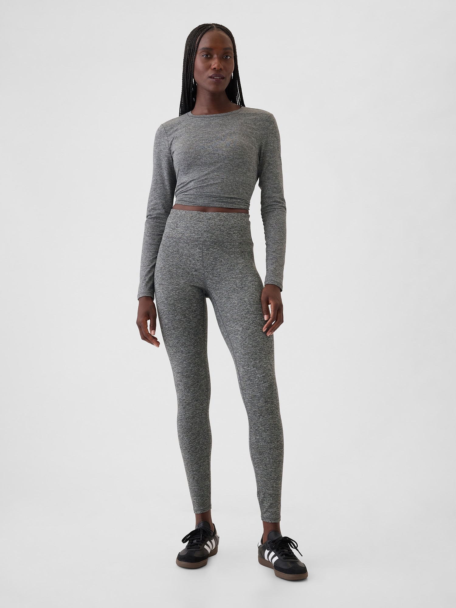 Женская футболка Gap GapFit Smooth, цвет: Меланжевый серый — фото 3