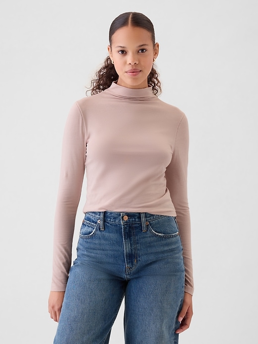 1 of 8 showing, with the color Dull rose pink of product Featherweight Cropped Turtleneck