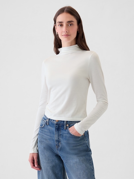 1 of 8 showing, with the color new off white of product Featherweight Cropped Turtleneck