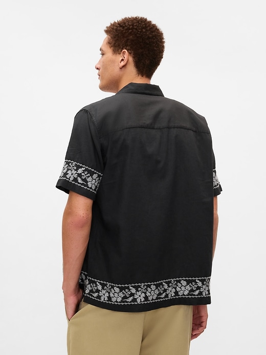 2 of 8 showing, with the color moonless night of product Textured Linen-Cotton Resort Shirt