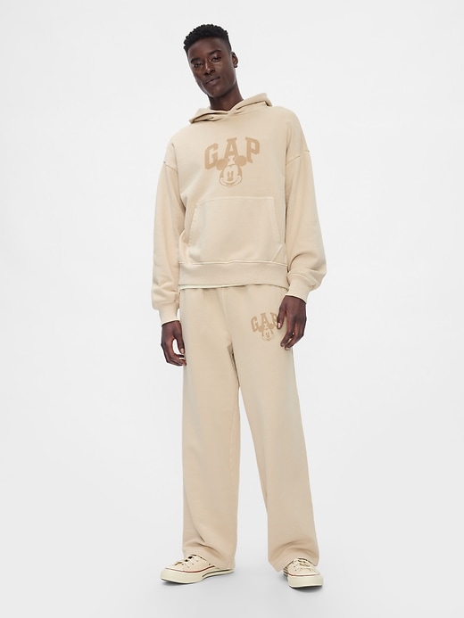 1 of 8 showing, with the color Bedrock beige of product Gap × Disney Logo Baggy Sweatpants