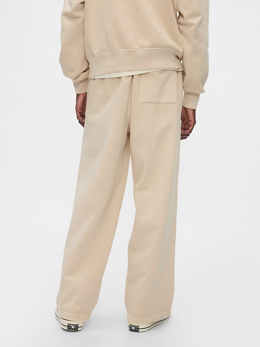 3 of 8 showing, with the color Bedrock beige of product Gap × Disney Logo Baggy Sweatpants