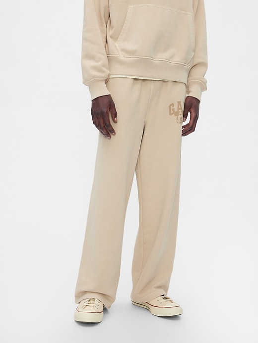 2 of 8 showing, with the color Bedrock beige of product Gap × Disney Logo Baggy Sweatpants