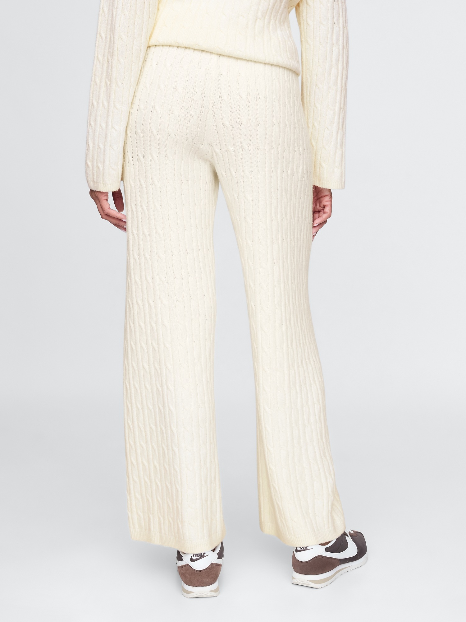 Женские брюки Gap CashSoft Cable-Knit Sweater Pants, цвет: Кремовый бежевый — фото 4