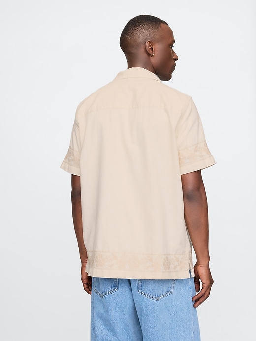 2 of 8 showing, with the color CHINO ACADEMY of product Textured Linen-Cotton Resort Shirt