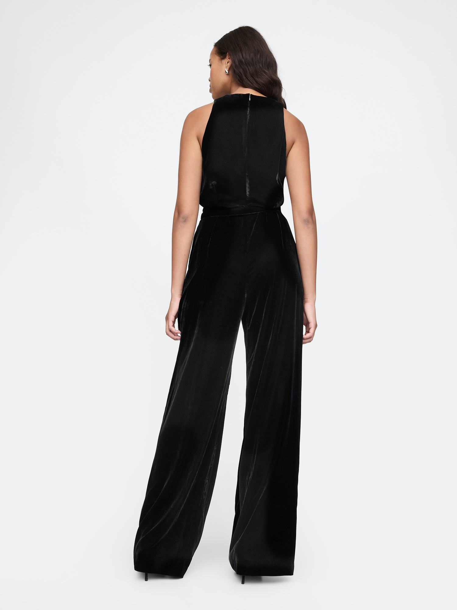 Женские комбинезоны Gap Recycled Velvet V-Neck Jumpsuit — фото 2