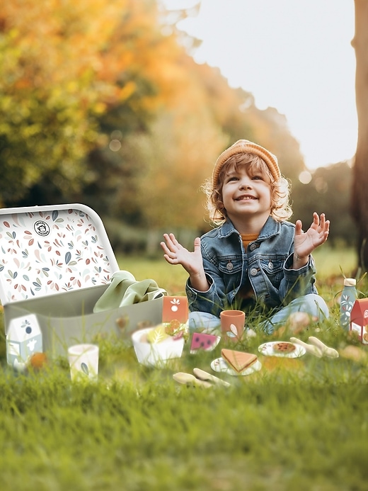 Image number 4 showing, Picnic Basket Toddler Toy