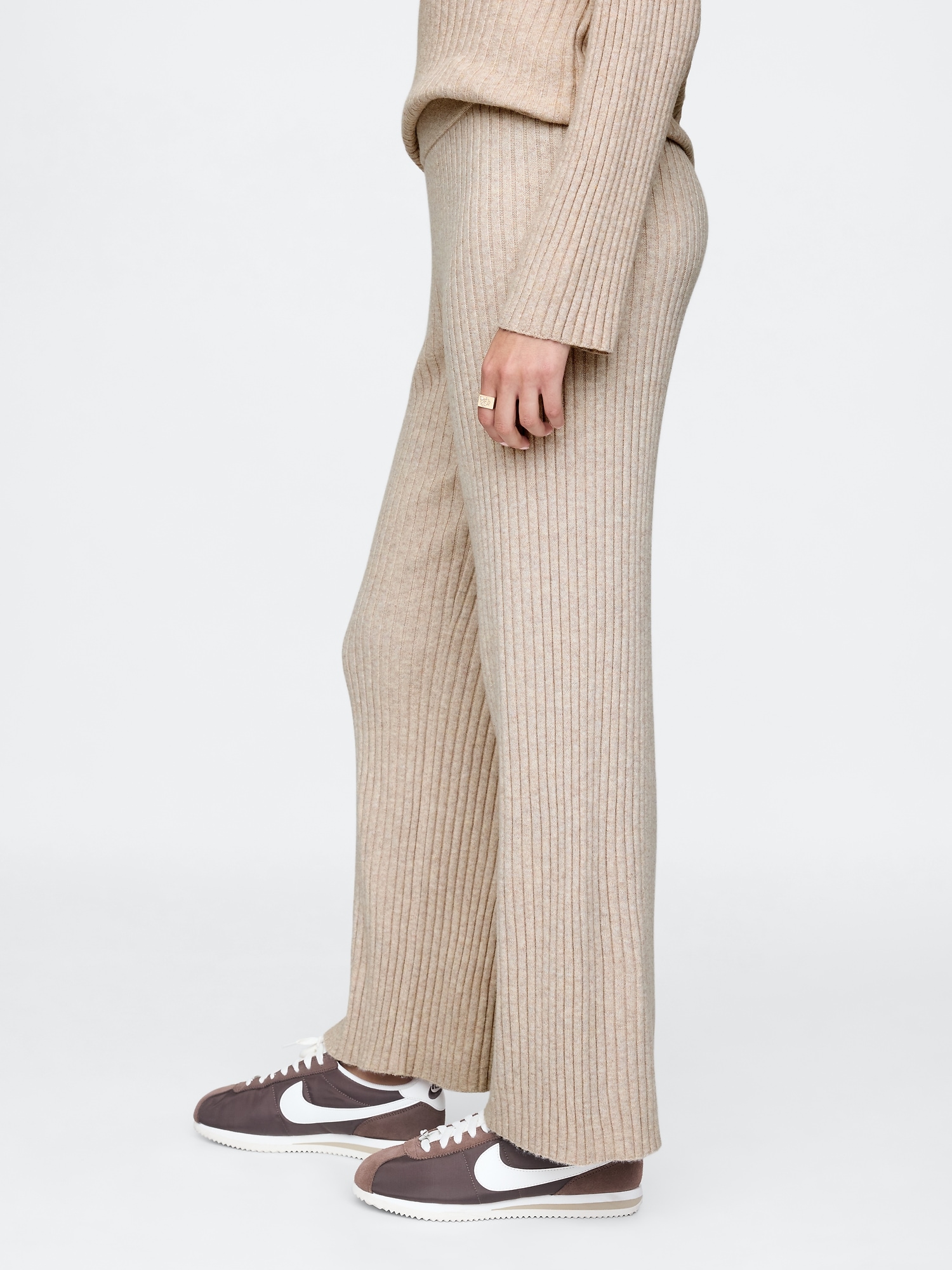 Женские брюки Gap CashSoft Wide Rib Sweater Pants, цвет: Бежевый — фото 3
