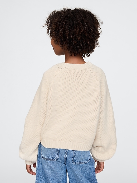 2 of 8 showing, with the color chino of product Kids Cropped Chunky Heart Sweater
