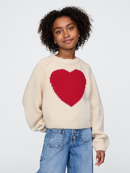 1 of 8 showing, with the color chino of product Kids Cropped Chunky Heart Sweater