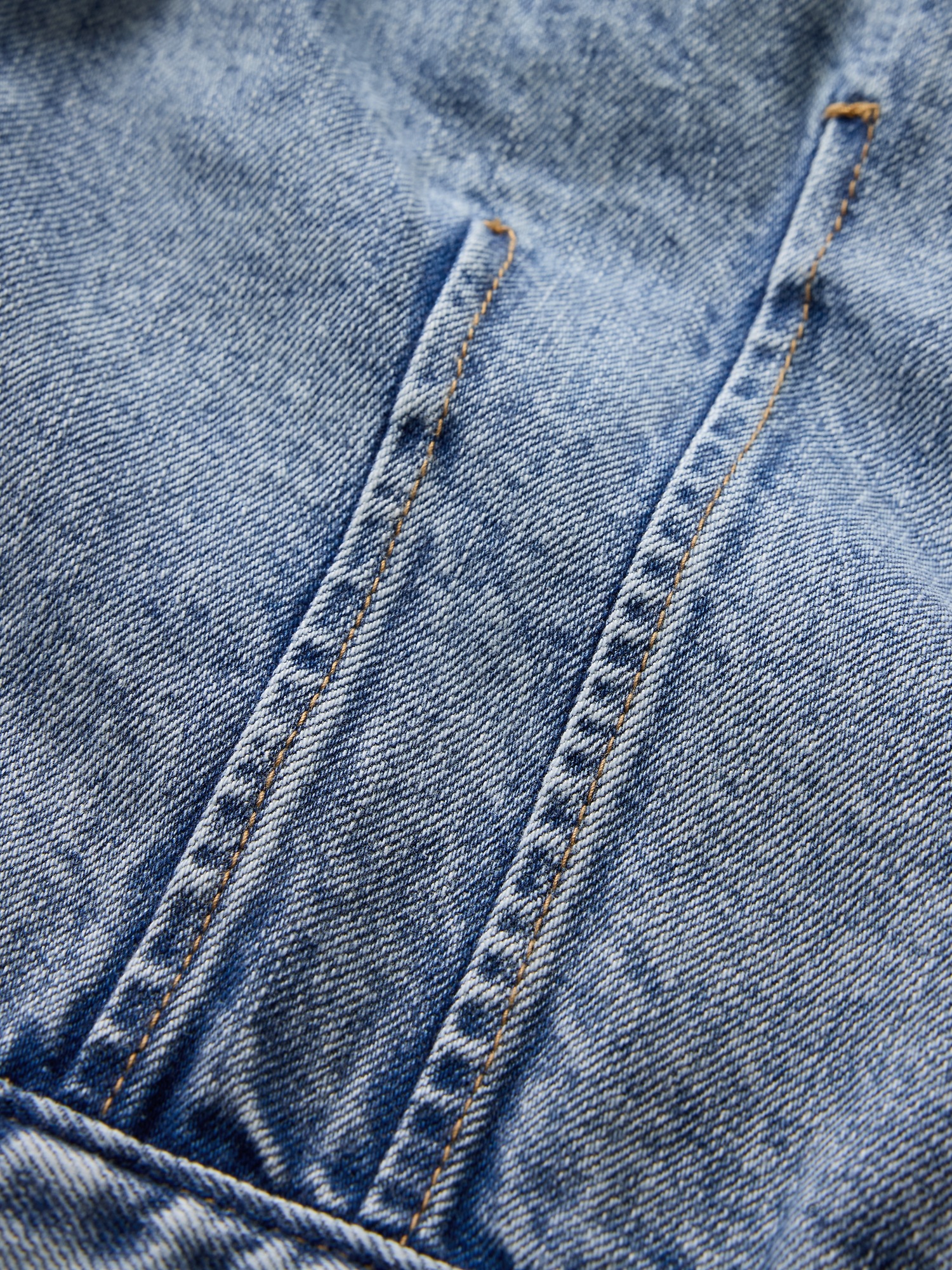 Женская куртка Gap Barrel-Sleeve Icon Denim Jacket, цвет: Средняя варка — фото 4