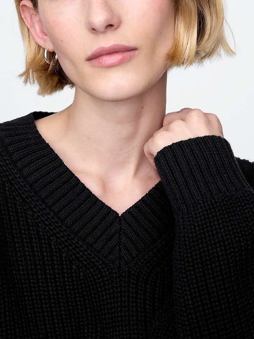 Image number 4 showing, 100% Cotton Shaker-Stitch V-Neck Sweater