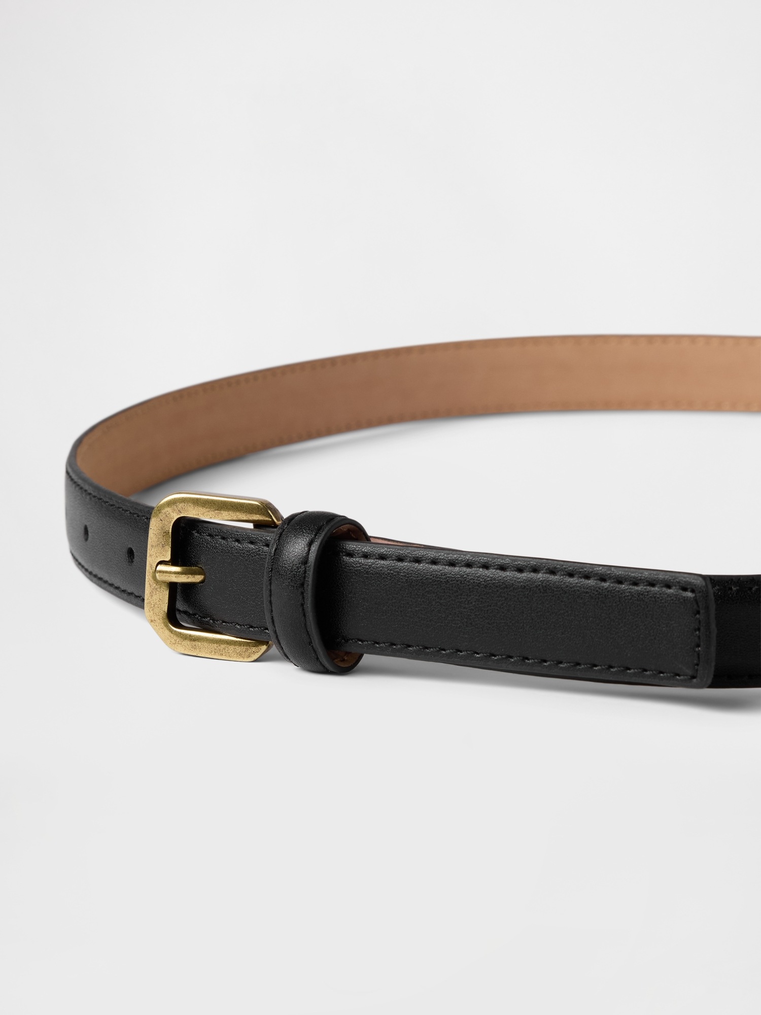 Женский ремень Gap Slim Vegan Leather Belt, цвет: Чёрный — фото 2