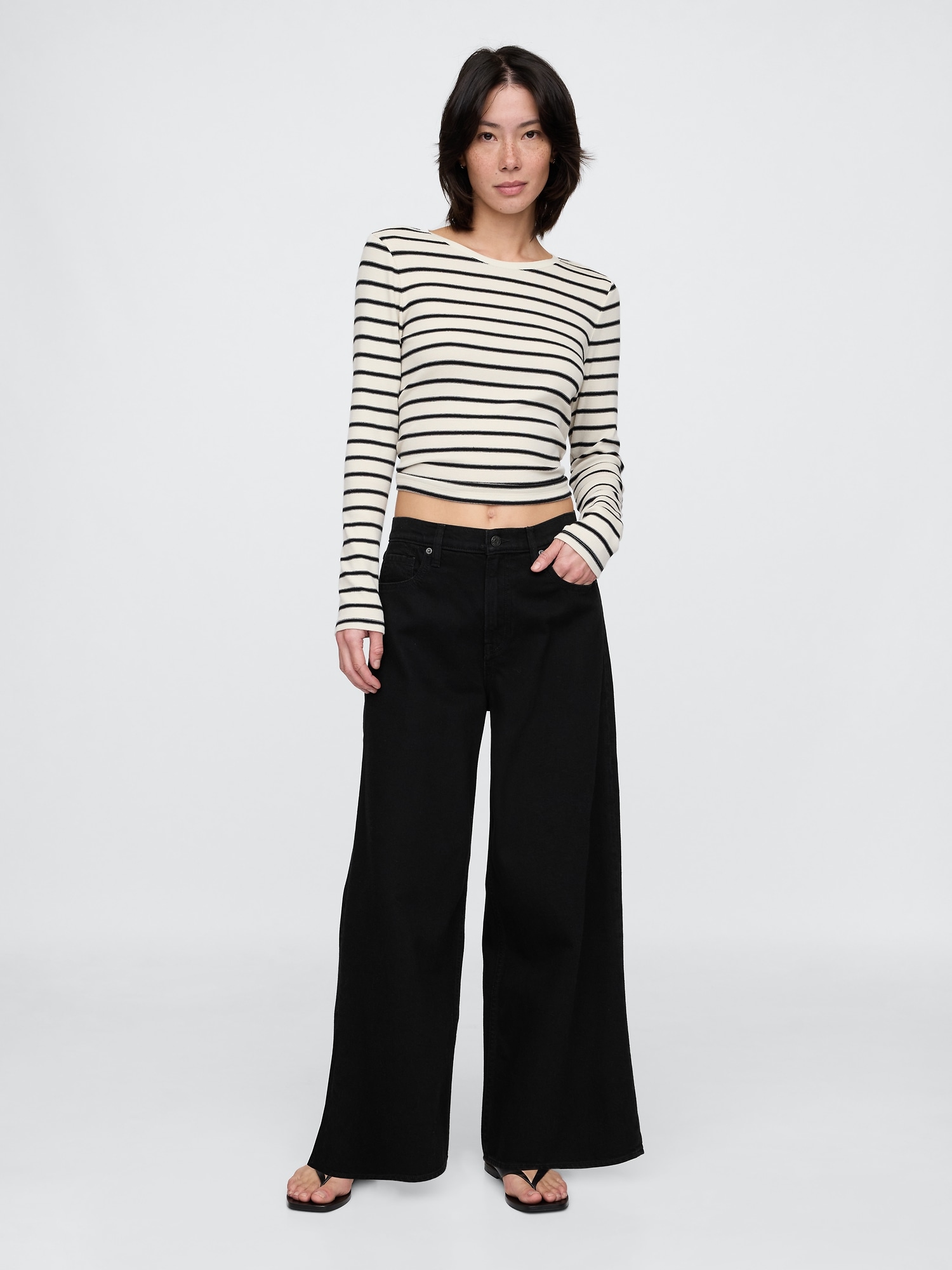 Gap Mid Rise Ultrasoft Crop Baggy Jeans In Black