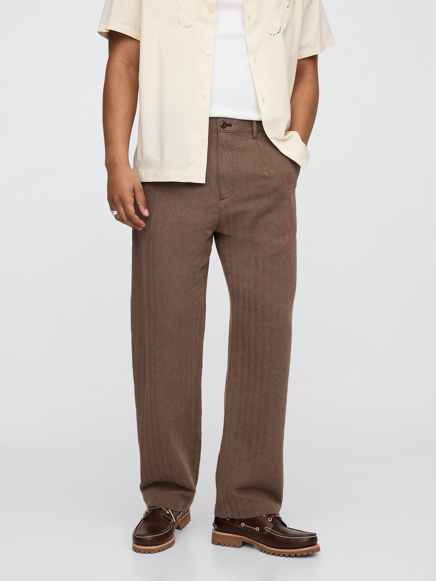 Мужские брюки Gap Linen-Cotton '90s Loose Pleated Khakis — фото 2