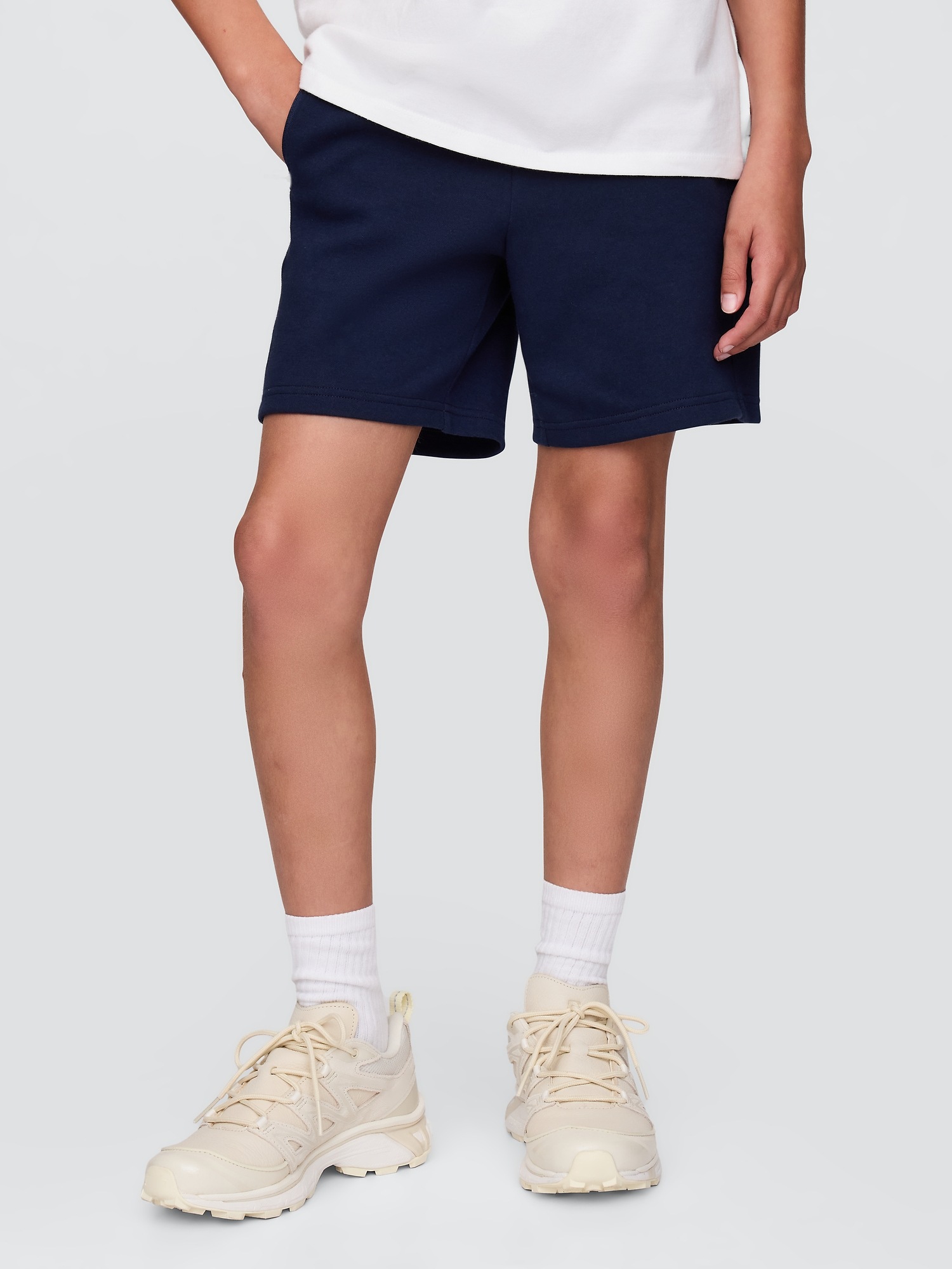 Детские спортивные шорты Gap Fit Tech — фото 4