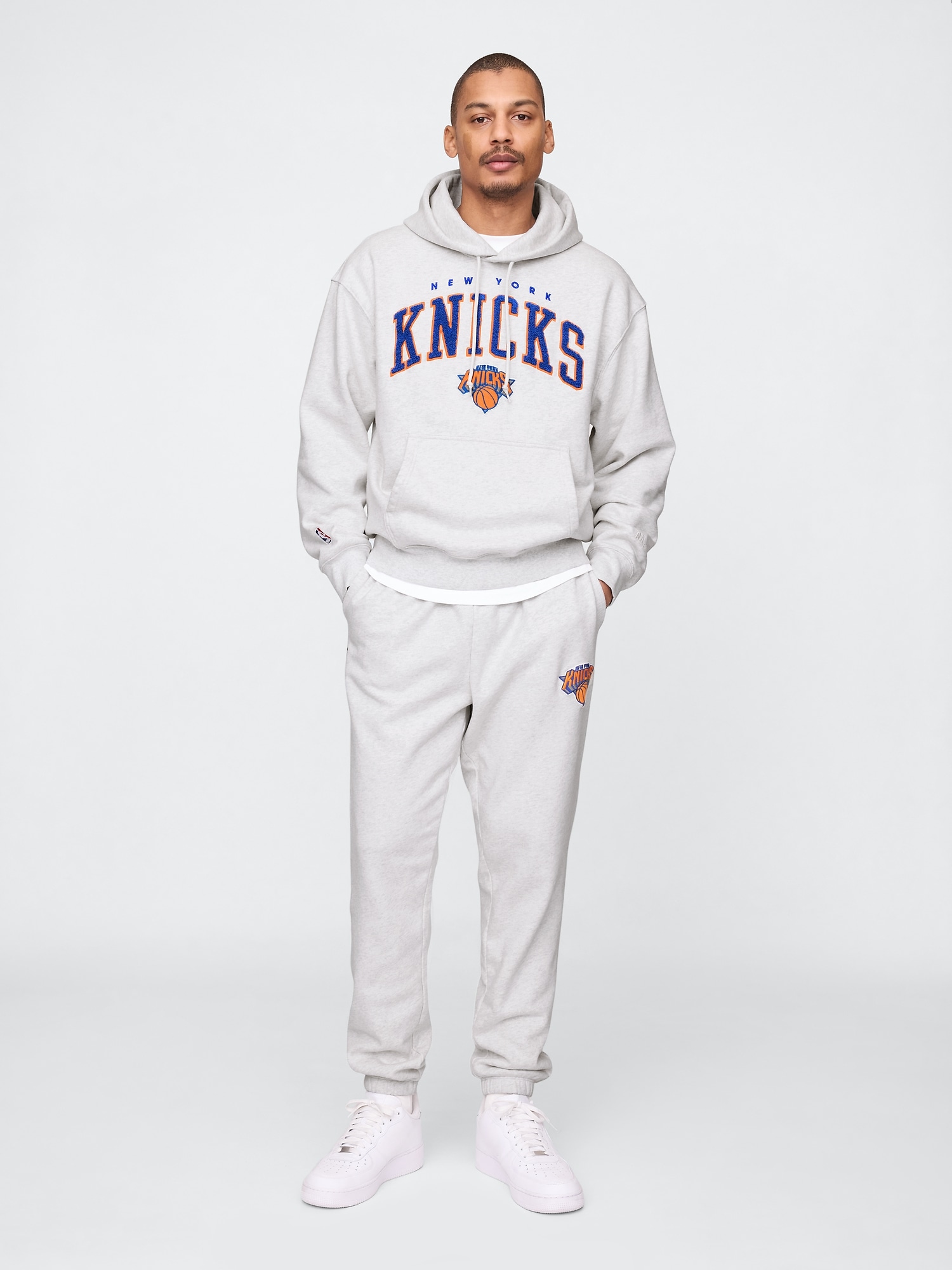 NBA New York Knicks Logo Heavyweight Joggers