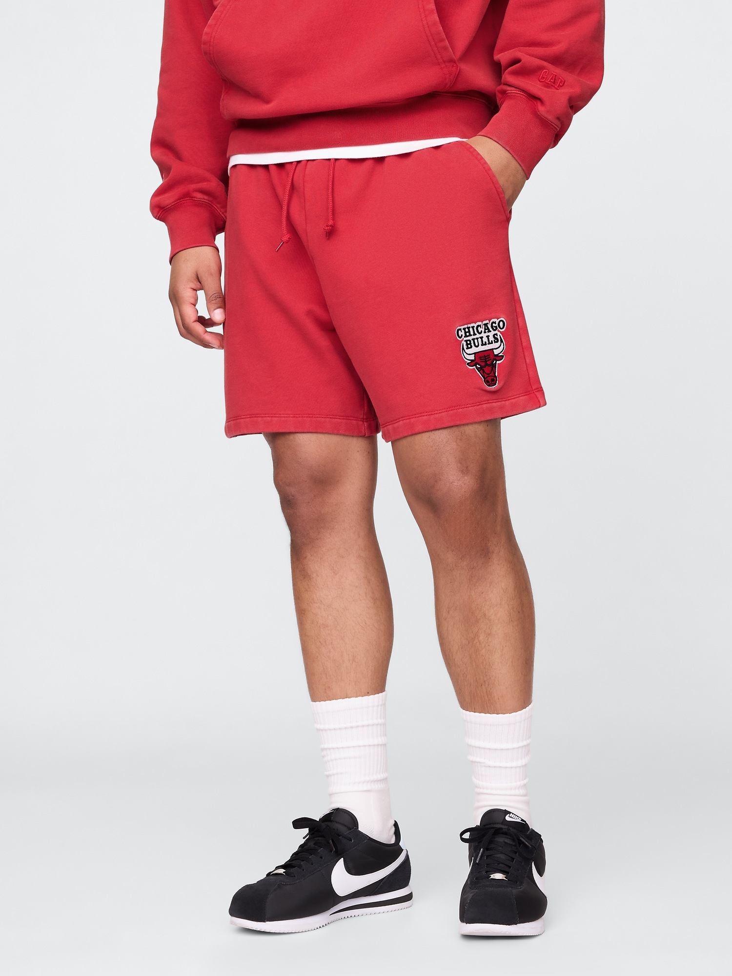 Мужские шорты Gap NBA Los Angeles Lakers Logo Heavyweight Sweat Shorts, цвет: Chicago Bulls — фото 2