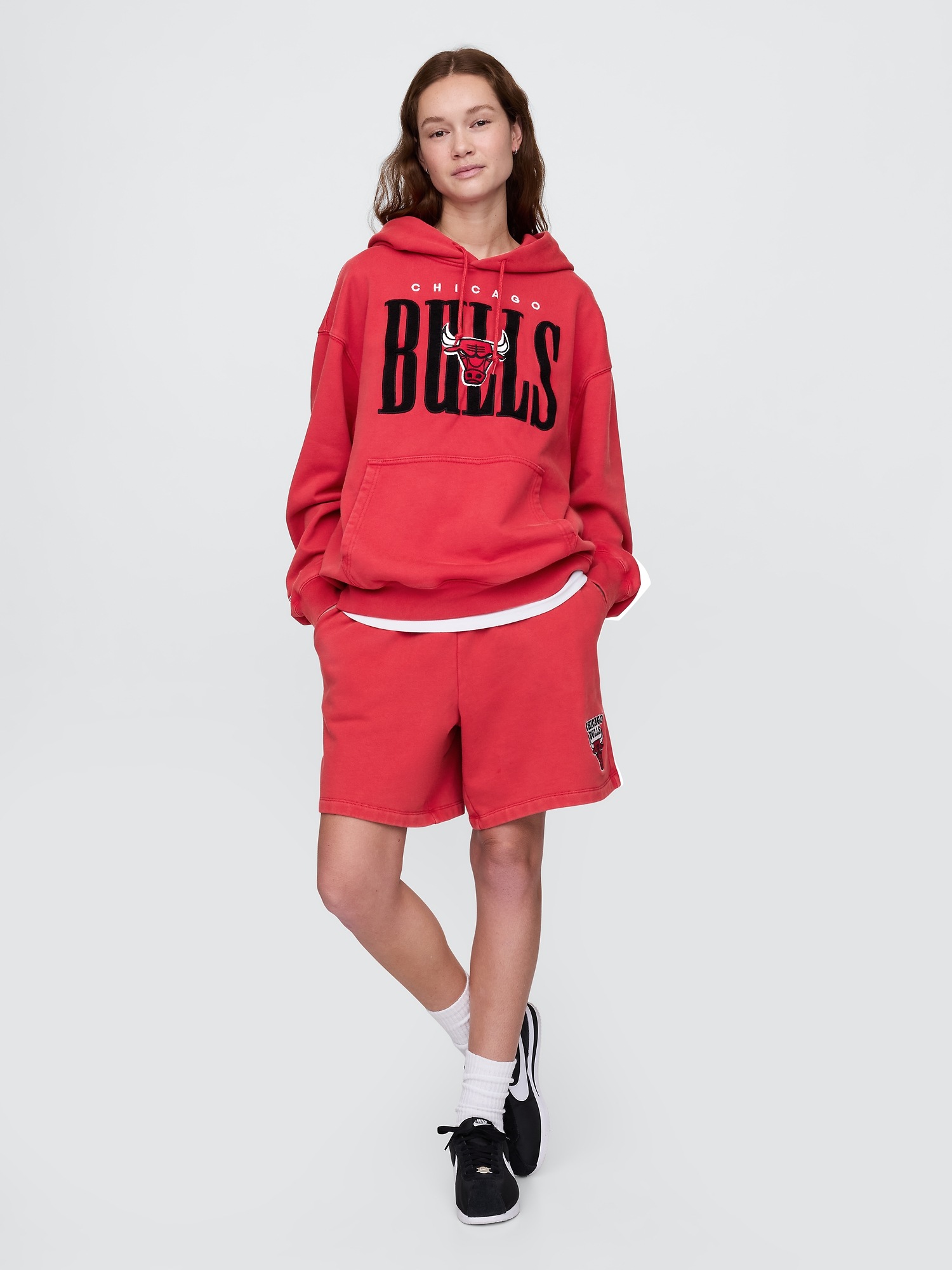 Мужские шорты Gap NBA Los Angeles Lakers Logo Heavyweight Sweat Shorts, цвет: Chicago Bulls — фото 6
