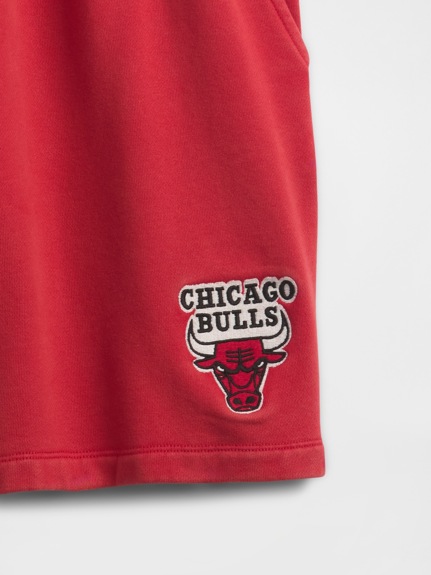 Мужские шорты Gap NBA Los Angeles Lakers Logo Heavyweight Sweat Shorts, цвет: Chicago Bulls — фото 5