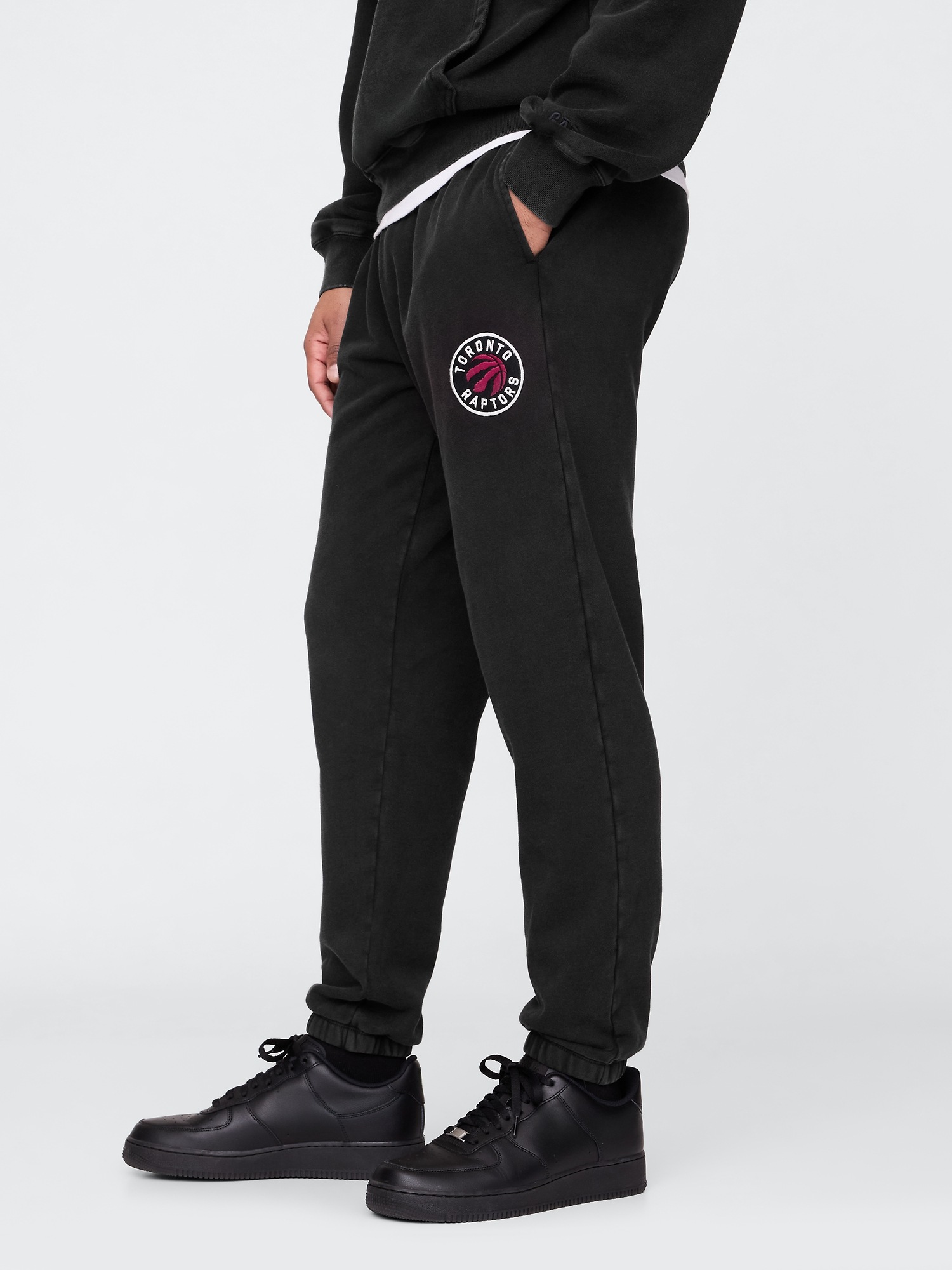 Мужские брюки Gap NBA New York Knicks Logo Heavyweight Joggers — фото 4