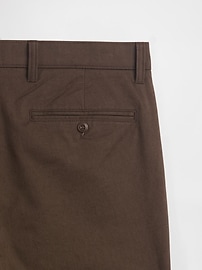 Modern Khakis in Straight Fit